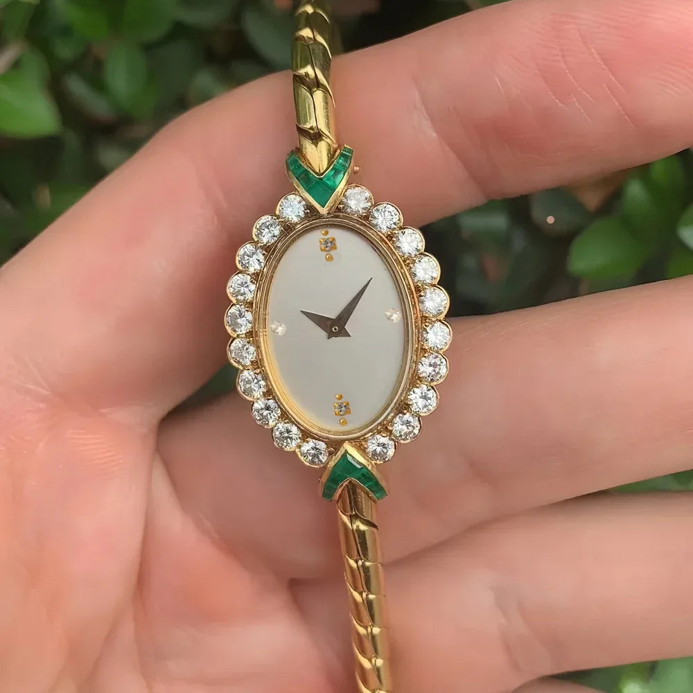 Montre classique faite main pour femmes avec strass incrustés