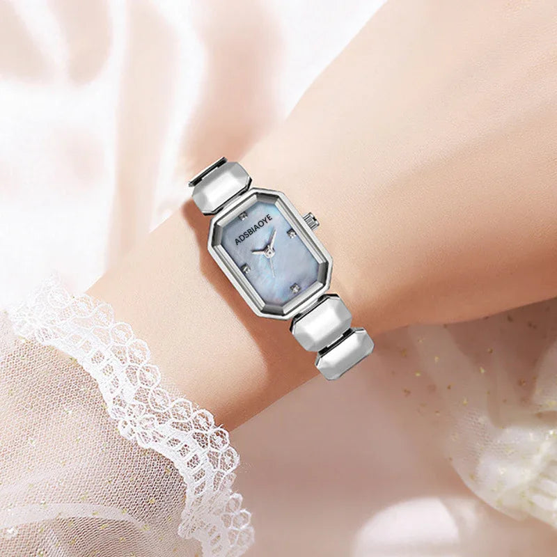 Montre étanche élégante, exquise et polyvalente pour femme