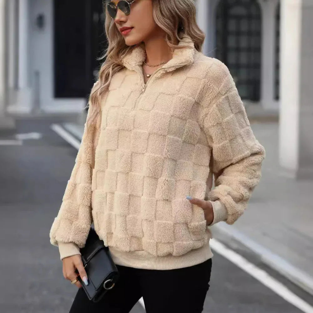 Pull-over en peluche ample à carreaux et col montant zippé pour femme