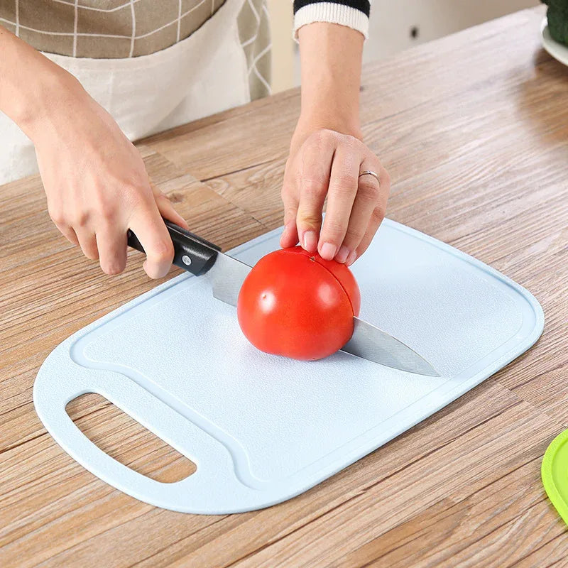Planche à découper polyvalente en plastique fonctionnelle pour la cuisine