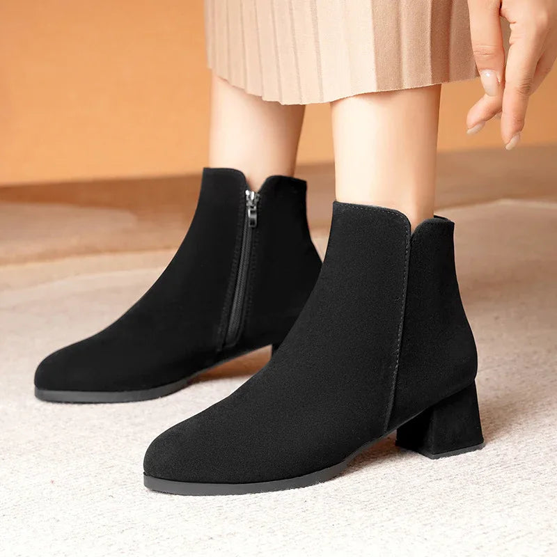 Bottes en suède pour femme à bout pointu et fermeture éclair latérale