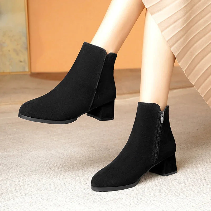 Bottes en suède pour femme à bout pointu et fermeture éclair latérale