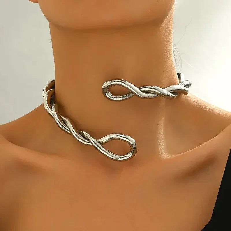 Collier élégant femme en forme de serpent
