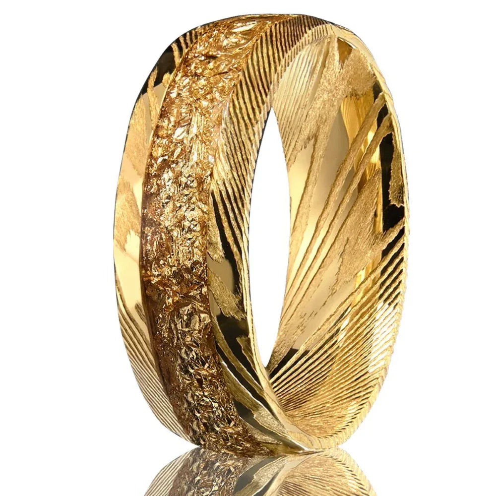 Bague en acier damassé incrusté d'or au milieu
