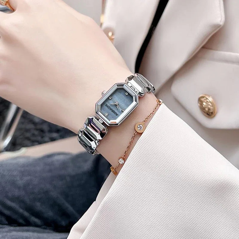 Montre étanche élégante, exquise et polyvalente pour femme