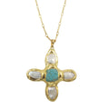 Collier avec pendentif incrusté de perles d'eau douce turquoise en forme de croix plaqué or 18 carats
