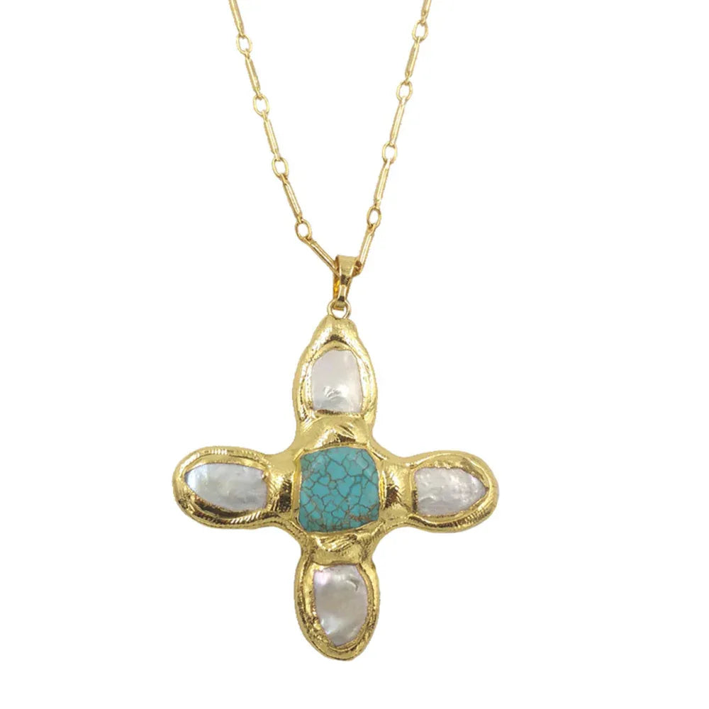 Collier avec pendentif incrusté de perles d'eau douce turquoise en forme de croix plaqué or 18 carats