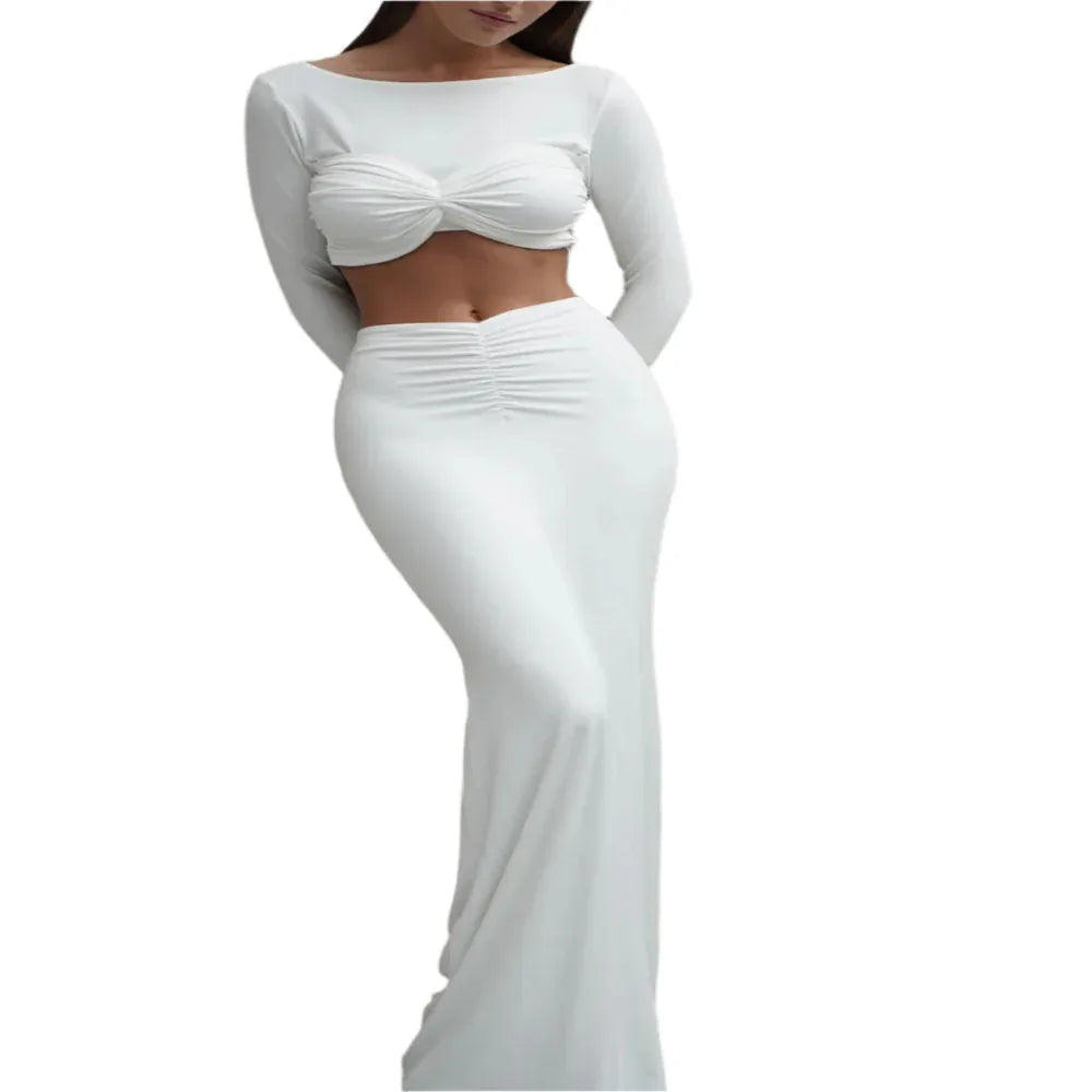 Ensemble deux pièces avec crop top à manches longues et jupe longue froncée