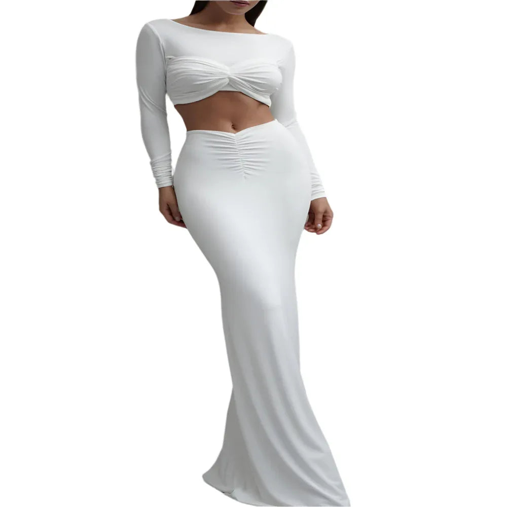 Ensemble deux pièces avec crop top à manches longues et jupe longue froncée