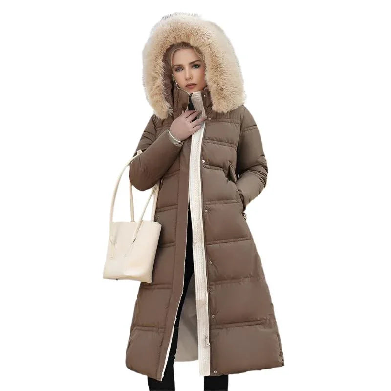 Lange, schmal geschnittene, gefütterte Damen-Winterjacke mit Fellkapuze und verstellbarem Gürtel