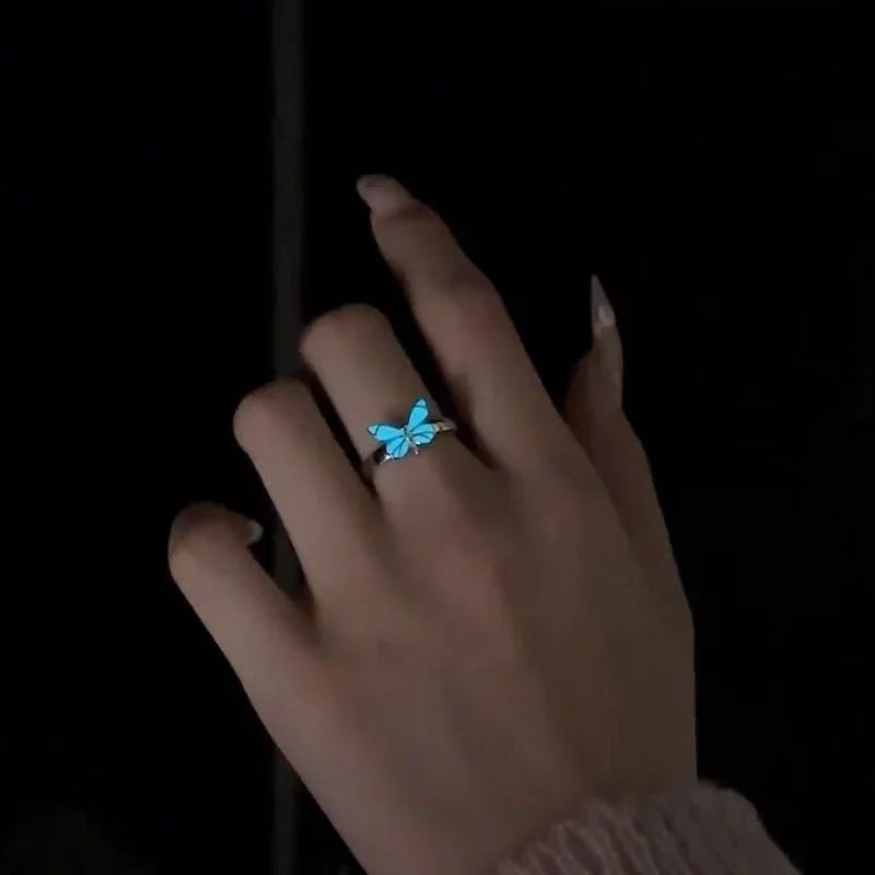 Leuchtender blauer Schmetterlingsring