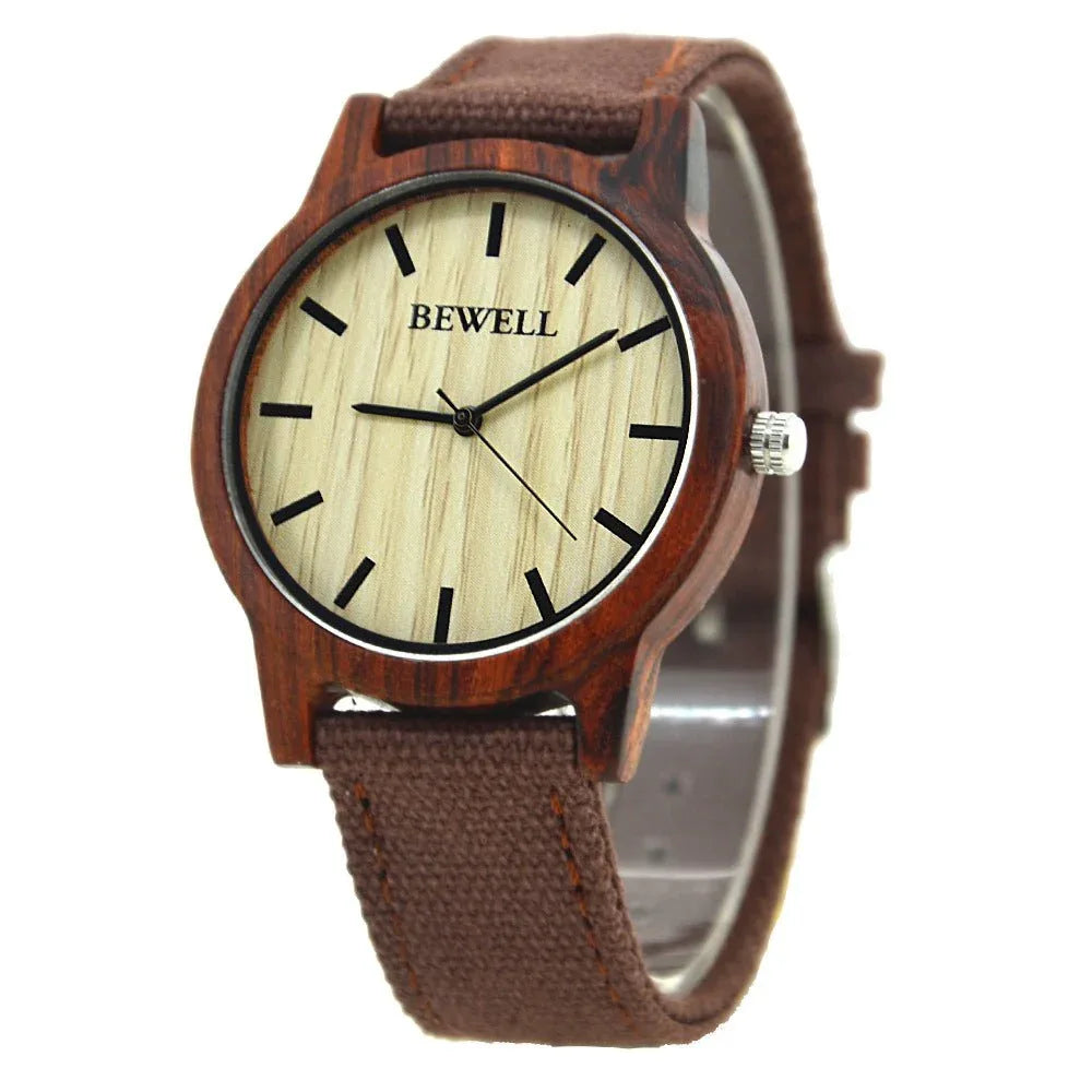 Klassische Herrenuhr aus Holz