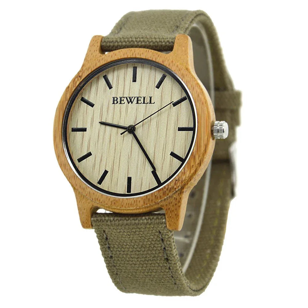 Klassische Herrenuhr aus Holz