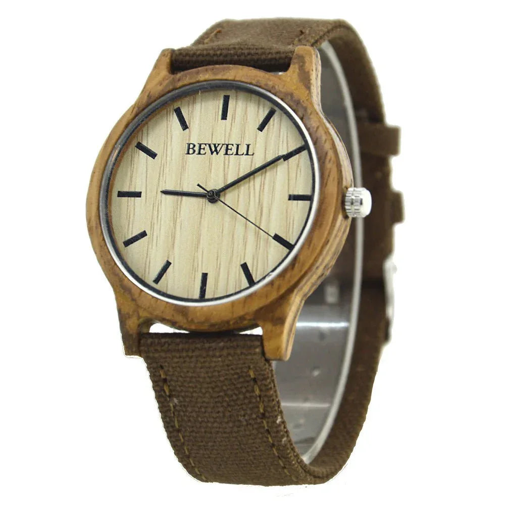 Klassische Herrenuhr aus Holz
