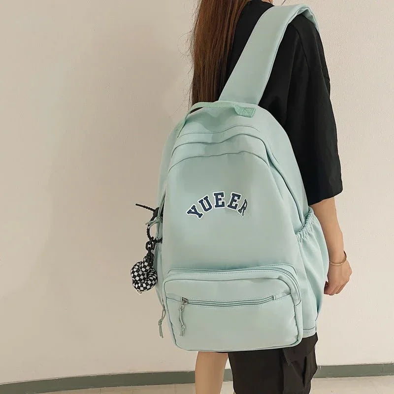 Einfacher Unisex Schul- und Arbeitsrucksack mit mehreren Fächern
