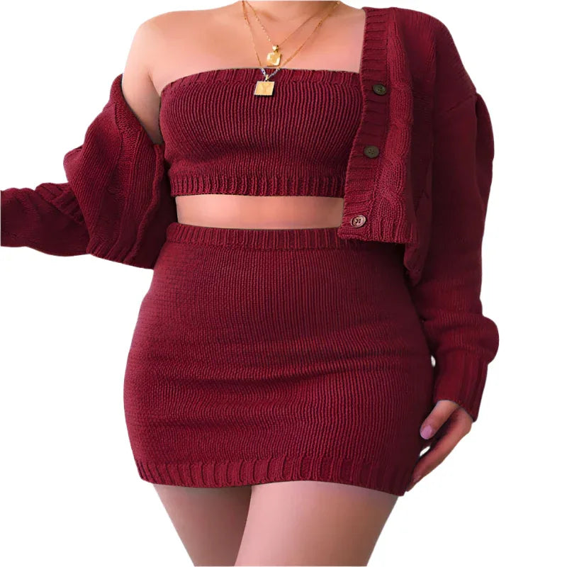 Ensemble trois pièces pull court et jupe